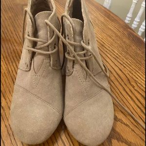 TOMS wedge booties Barely worn . Great for fall!